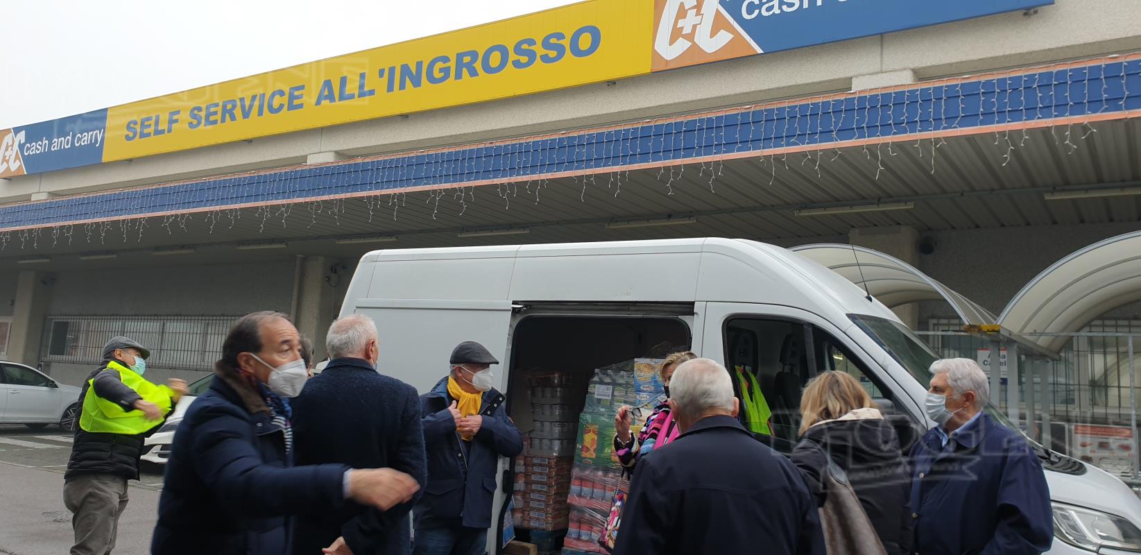 Il Lions Club Forlì Host dona alla Caritas generi alimentari e prodotti di prima necessità 