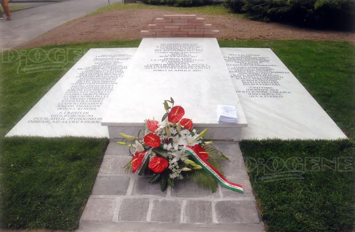 Ricordiamo i caduti del Secondo conflitto mondiale con un omaggio floreale 