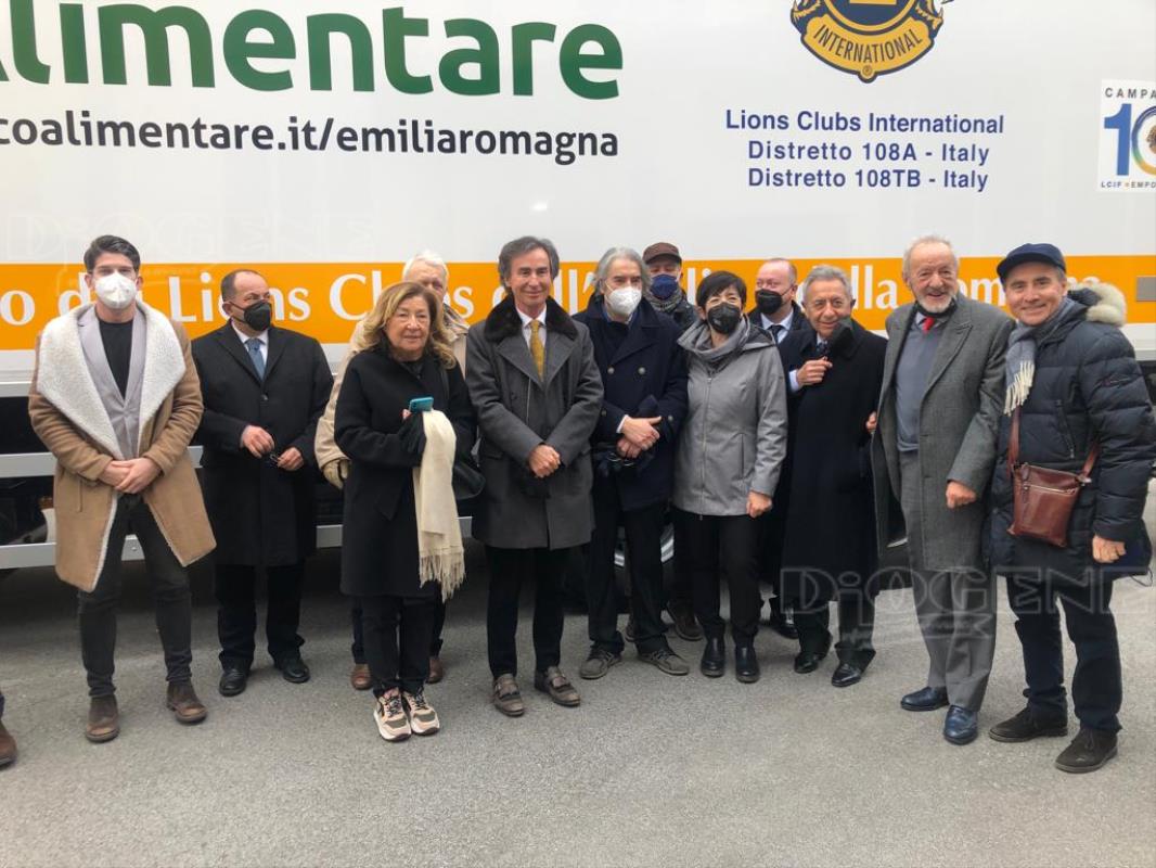 I Lions Club dell'Emilia-Romagna hanno donato un camion al Banco Alimentare