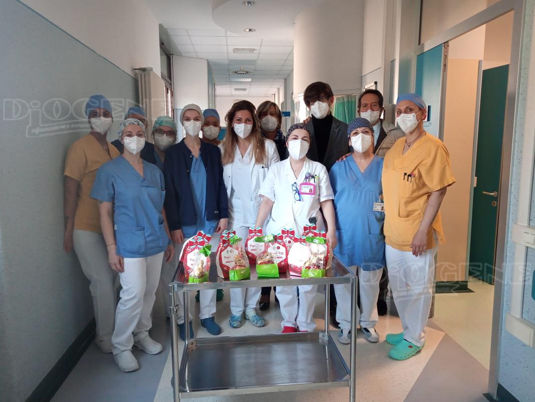 Il Leo Club Forlì ha donato uova di Pasqua ai reparti Pediatria e Geriatria