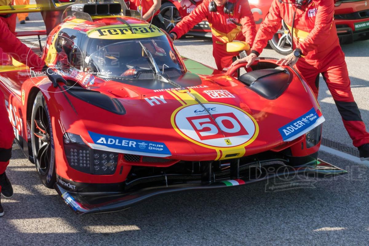 Una Ferrari Rosso Fuoco a Le Mans